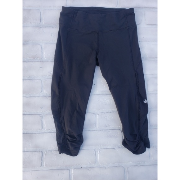 lululemon athletica Pants - Lululemon Athletica Black Ruffle HR Capri